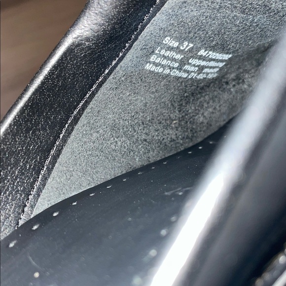 Dansko Sonja Black Cabrio Mule Size EU 37/6.5-7 US
Clogs - Picture 12 of 16